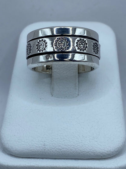 Anillo Giratorio de Plata 925 con Diseño de Soles, vista lateral