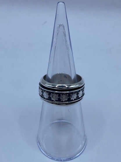 Anillo Giratorio de Plata 925 con Diseño de Soles, vista frontal