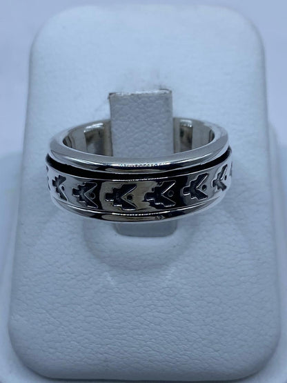 Anillo Giratorio de Plata 925 con Diseño Tribal de Flechas, vista frontal