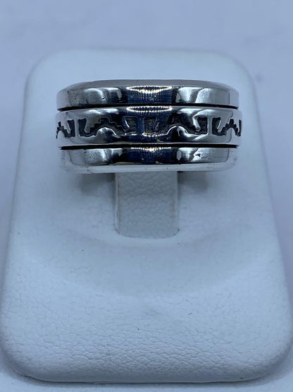 Anillo Giratorio de Plata .925 con Diseño Tribal — vista lateral