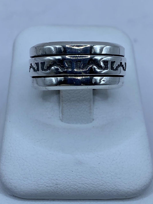 Anillo Giratorio de Plata .925 con Diseño Tribal — vista lateral