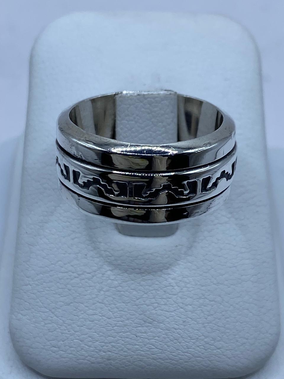 Anillo Giratorio de Plata .925 con Diseño Tribal, vista frontal