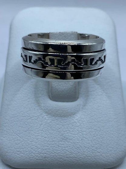 Anillo Giratorio de Plata .925 con Diseño Tribal, vista lateral