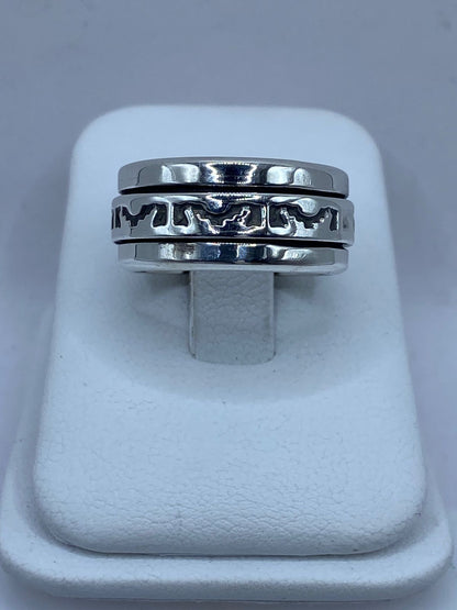Anillo Giratorio de Plata 925 con Diseño Tribal Calado — vista lateral