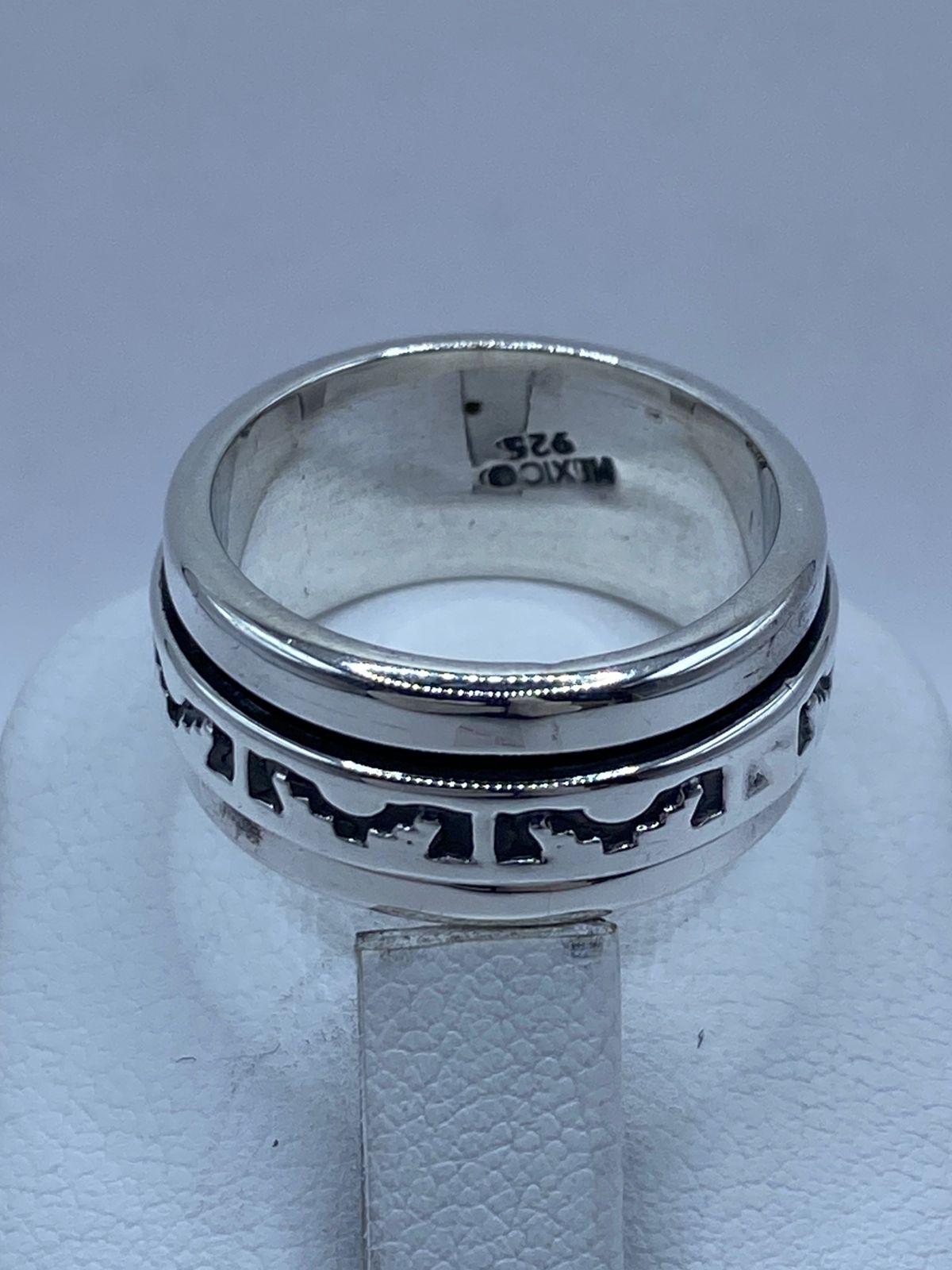 Anillo Giratorio de Plata 925 con Diseño Tribal Calado, peso en gramos (báscula)