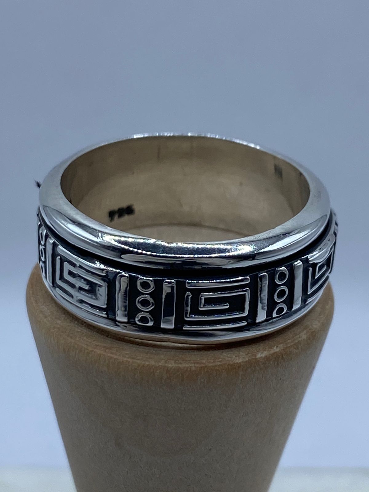 Anillo Giratorio de Plata 925 con Diseño Geométrico Estilo Greca, sello de autenticidad Plata Ley .925
