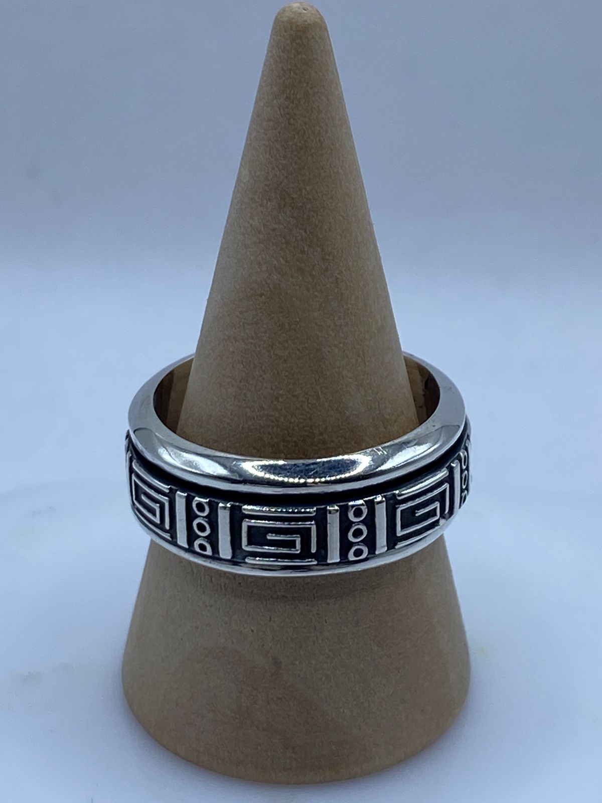 Anillo Giratorio de Plata 925 con Diseño Geométrico Estilo Greca, vista frontal