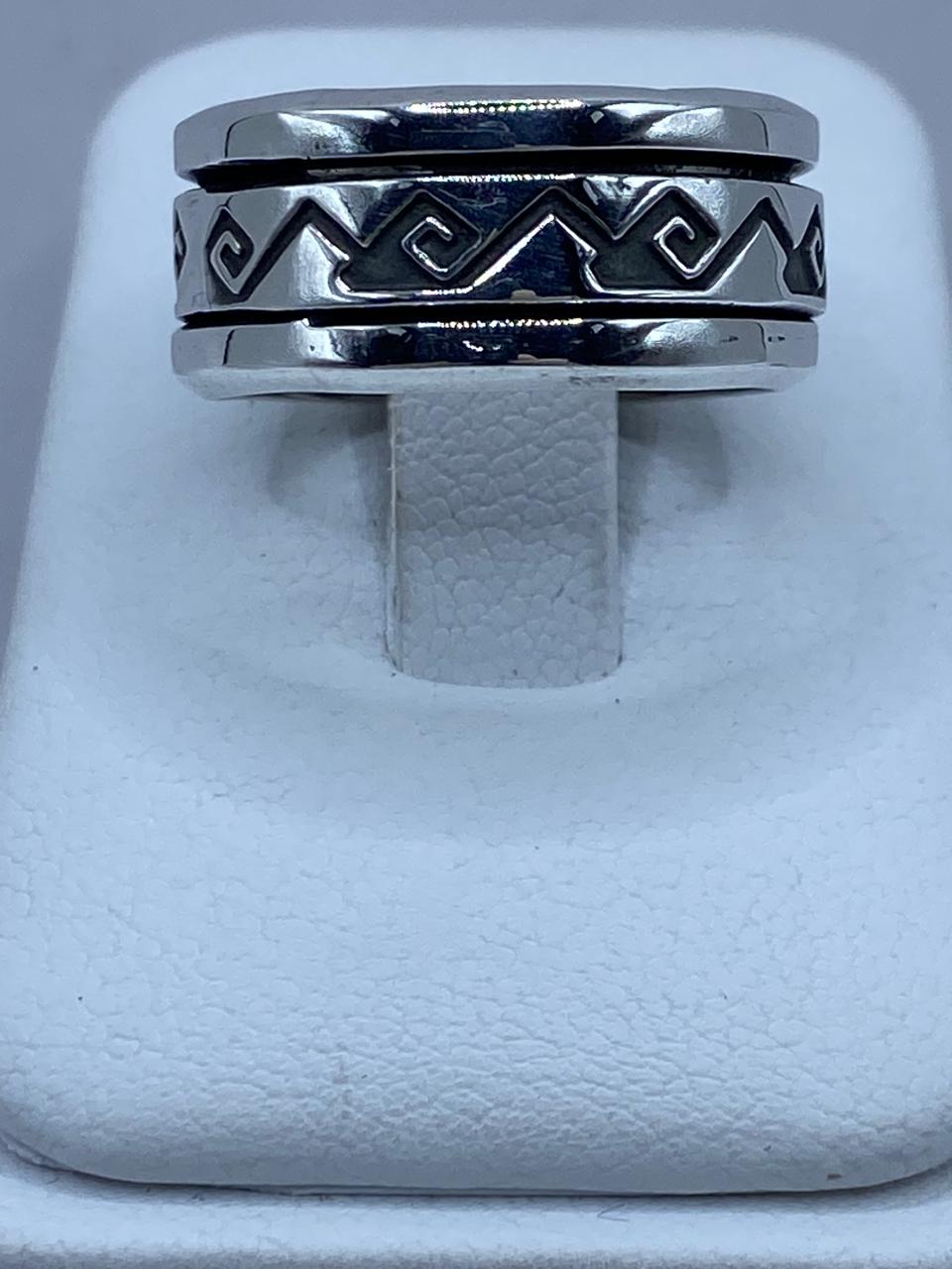 Anillo Giratorio de Plata 925 con Diseño Geométrico Tribal – Banda Ancha Moderna, vista frontal