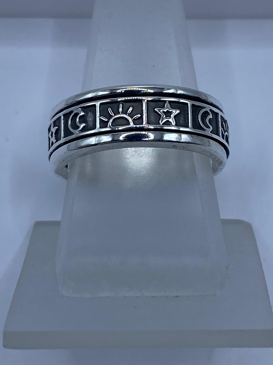 Anillo Giratorio de Plata 925 con Diseño Sol, Luna y Estrell, peso en gramos (báscula)