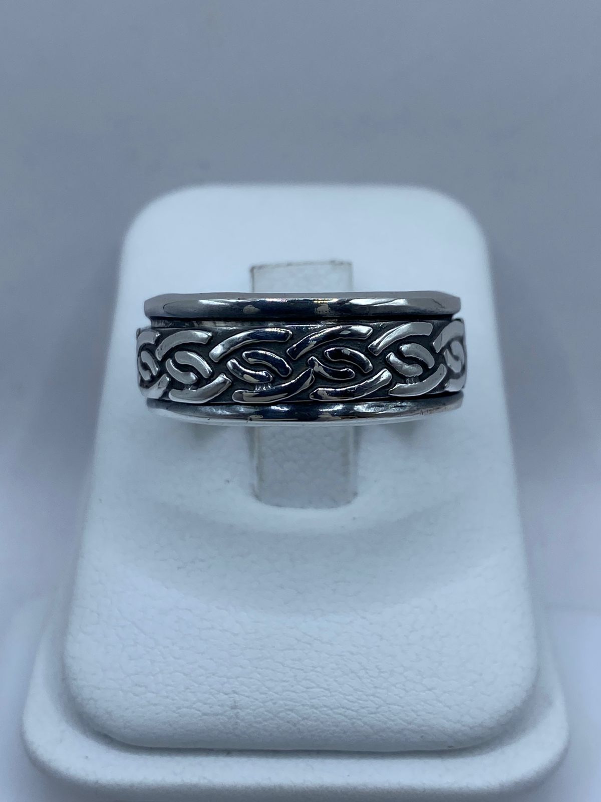 Anillo Giratorio de Plata 925 con Diseño Trenzado Celta – Fuerza y Eternidad — vista lateral