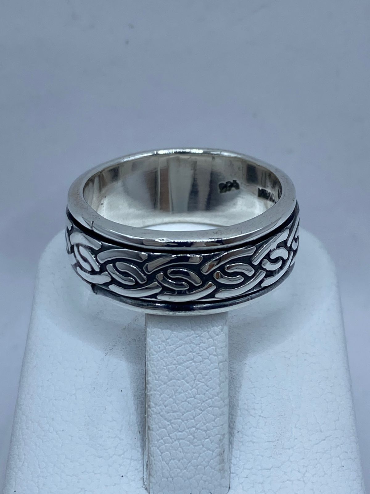 Anillo Giratorio de Plata 925 con Diseño Trenzado Celta – Fuerza y Eternidad , sello de autenticidad Plata Ley .925