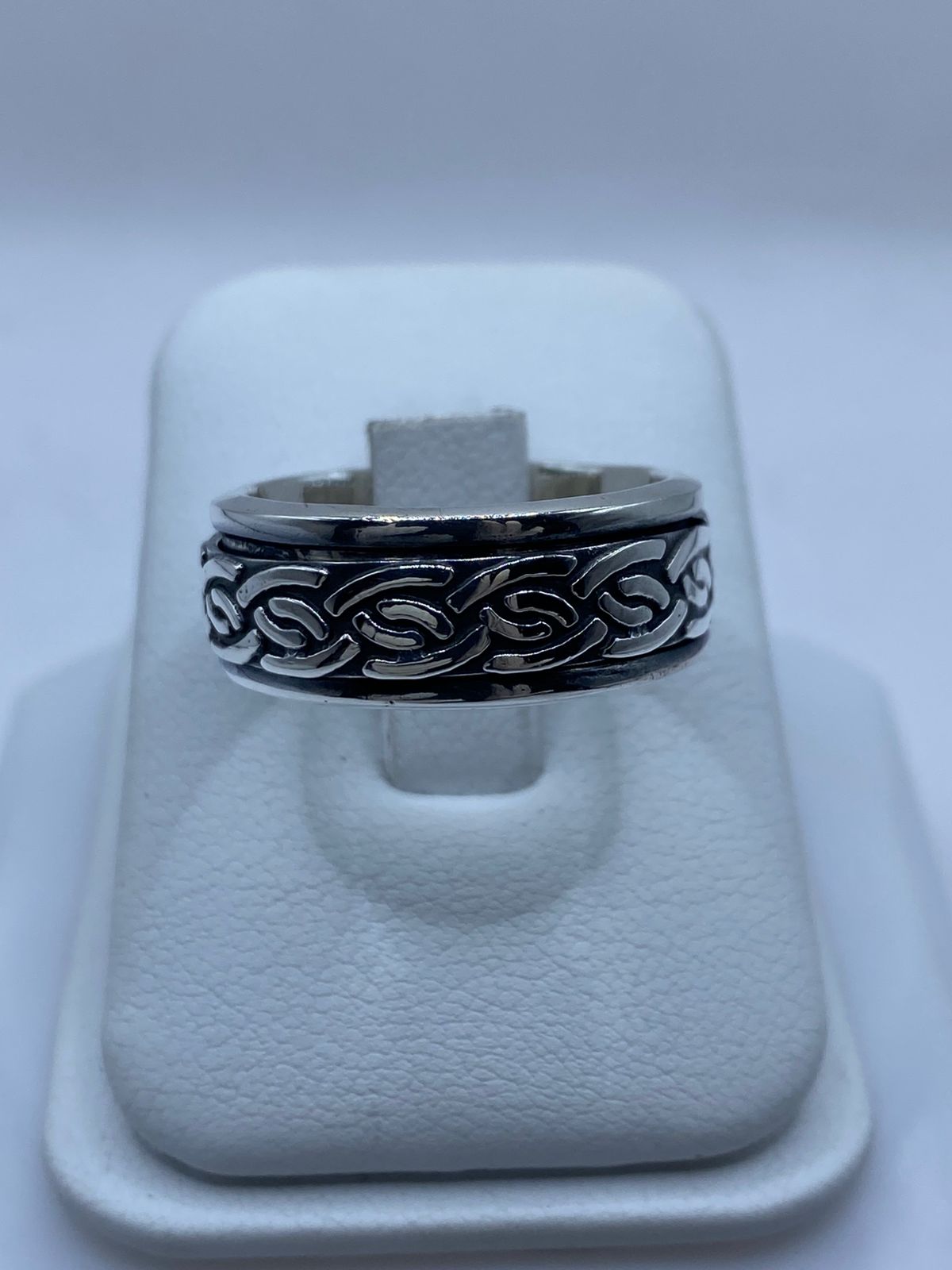 Anillo Giratorio de Plata 925 con Diseño Trenzado Celta – Fuerza y Eternidad , vista lateral