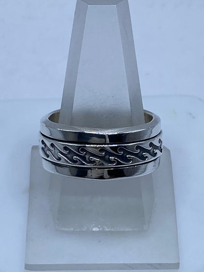 Anillo Giratorio de Plata 925 con Diseño Tribal Entrelazado — vista lateral