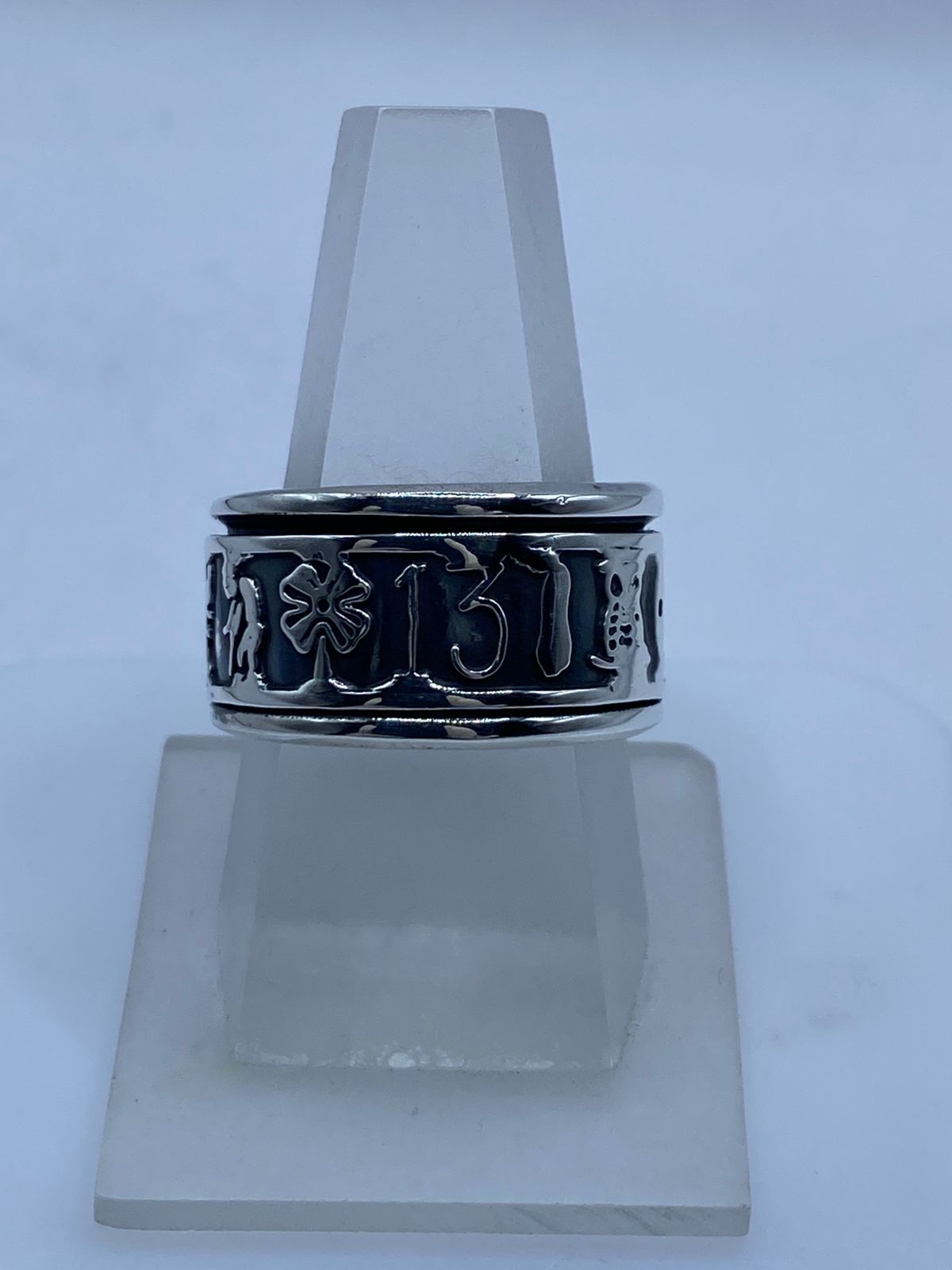 Anillo Giratorio de Plata 925 con Elefantes y Número 13 — vista lateral