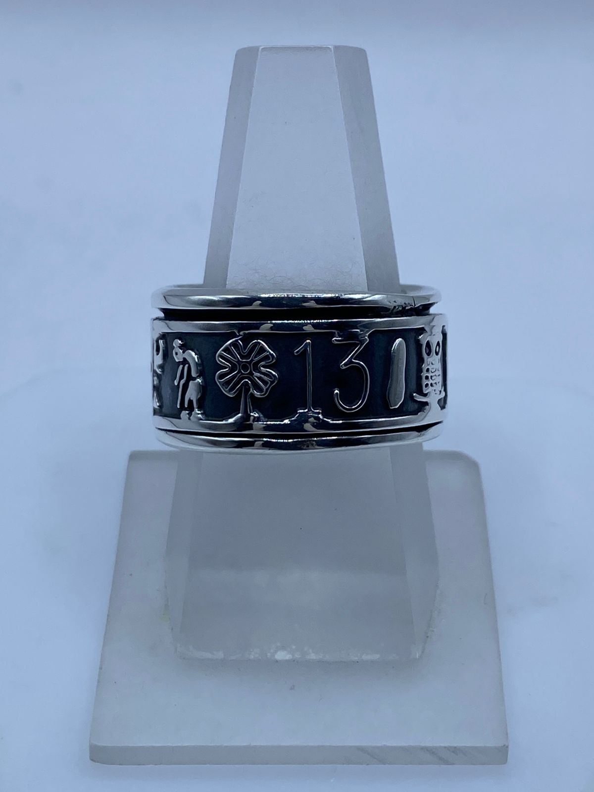Anillo Giratorio de Plata 925 con Elefantes y Número 13, vista frontal