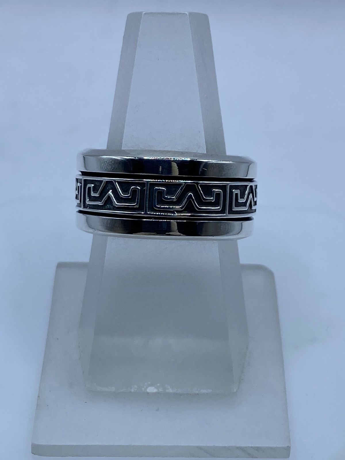 Anillo Giratorio de Plata .925 con Greca Clásica, vista lateral