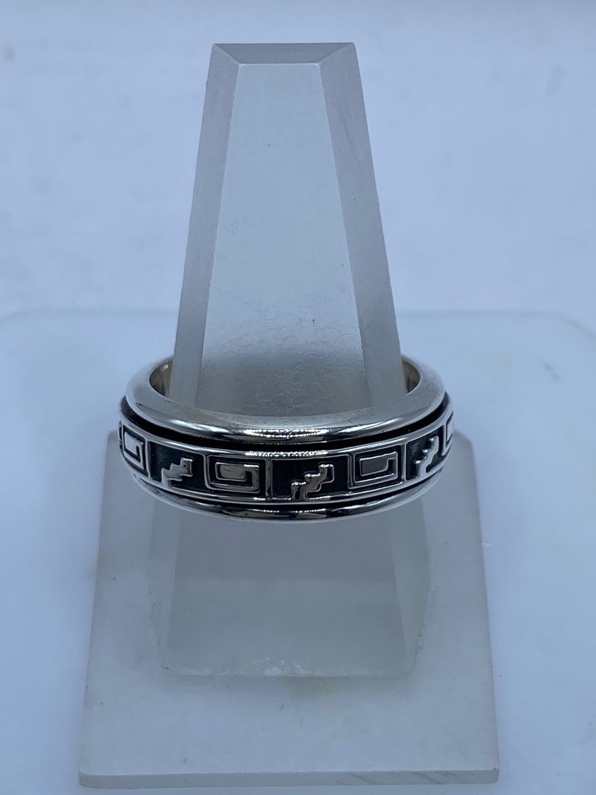 Anillo Giratorio de Plata 925 con Greca Prehispánica, vista lateral
