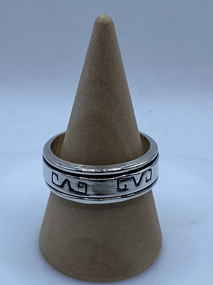 Anillo Giratorio de Plata 925 con Grecas Prehispánicas — vista lateral