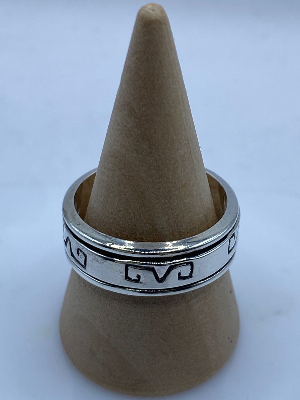 Anillo Giratorio de Plata 925 con Grecas Prehispánicas, vista frontal