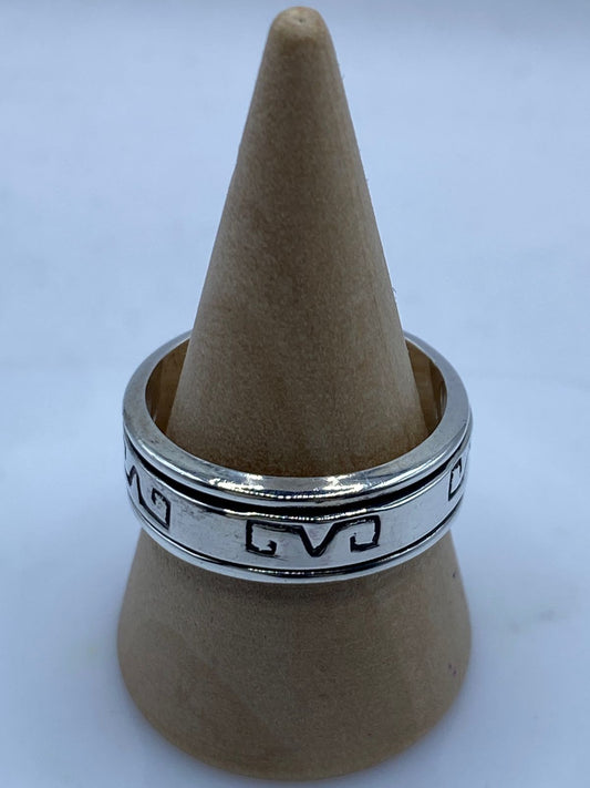 Anillo Giratorio de Plata 925 con Grecas Prehispánicas, vista frontal