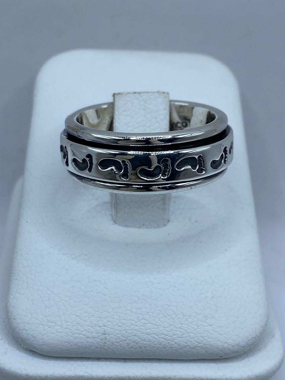 Anillo Giratorio de Plata 925 con Huellas, vista frontal
