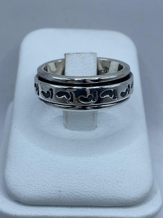 Anillo Giratorio de Plata 925 con Huellas, vista frontal