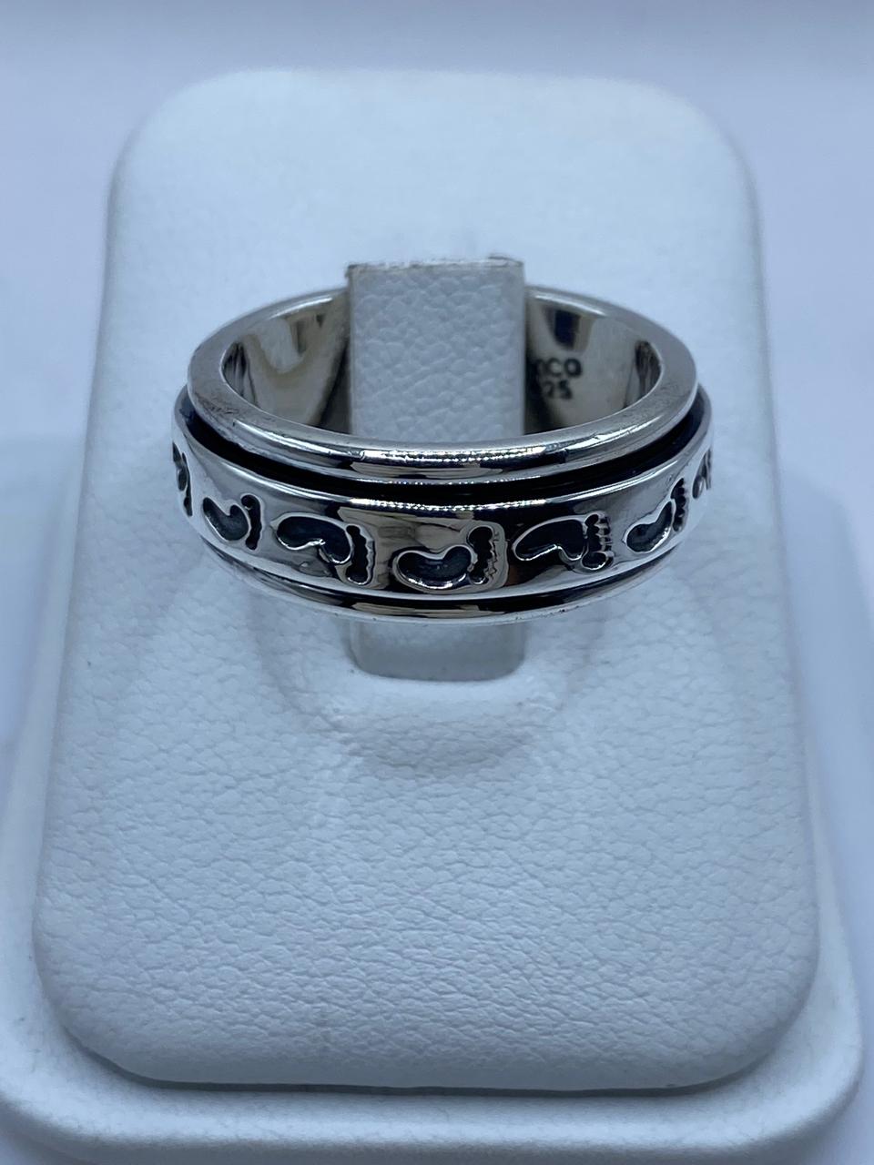 Anillo Giratorio de Plata 925 con Huellas, vista frontal