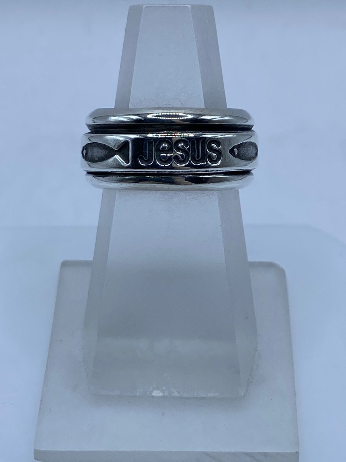 Anillo Giratorio de Plata 925 “jesús” con Símbolos Cristianos, vista frontal