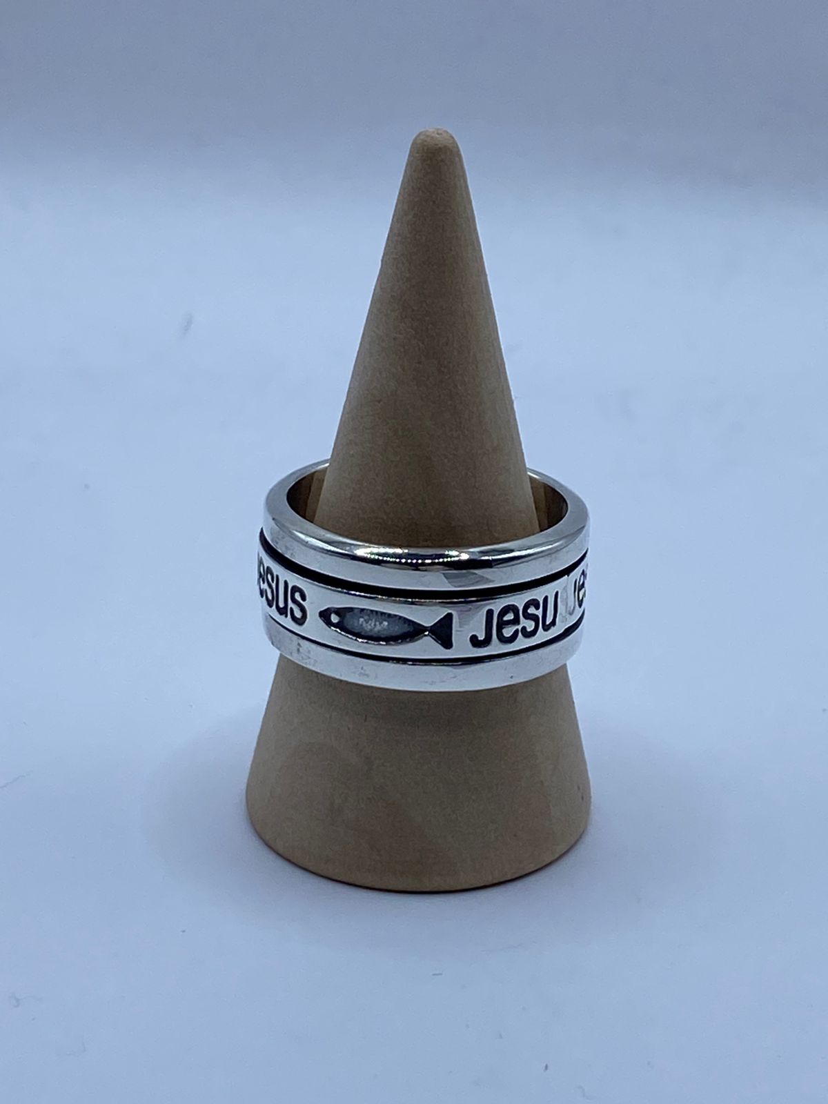 Anillo Giratorio de Plata 925 con Nombre de Jesús y Símbolo Ichthys, vista frontal
