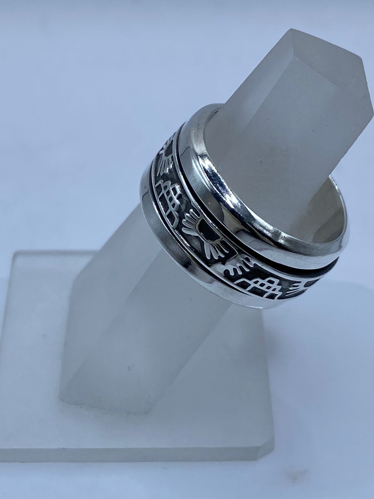 Anillo Giratorio de Plata .925 con Pirámides y Sol Prehispánico, vista frontal