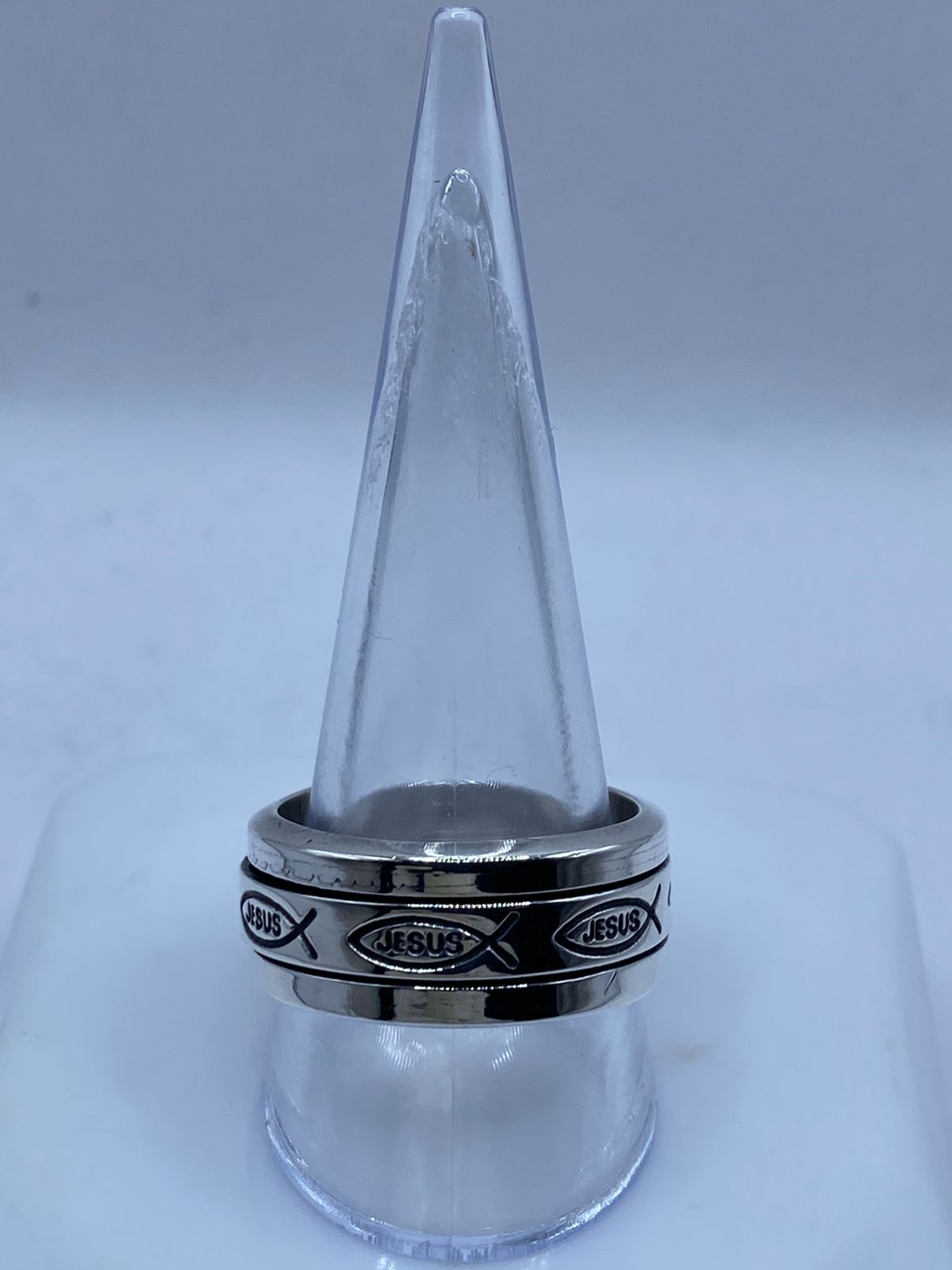Anillo Giratorio de Plata 925 con Símbolo Ichthys y Nombre de Jesús — vista lateral