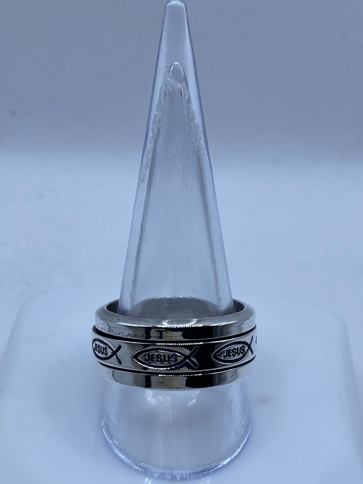Anillo Giratorio de Plata 925 con Símbolo Ichthys y Nombre de Jesús, vista lateral