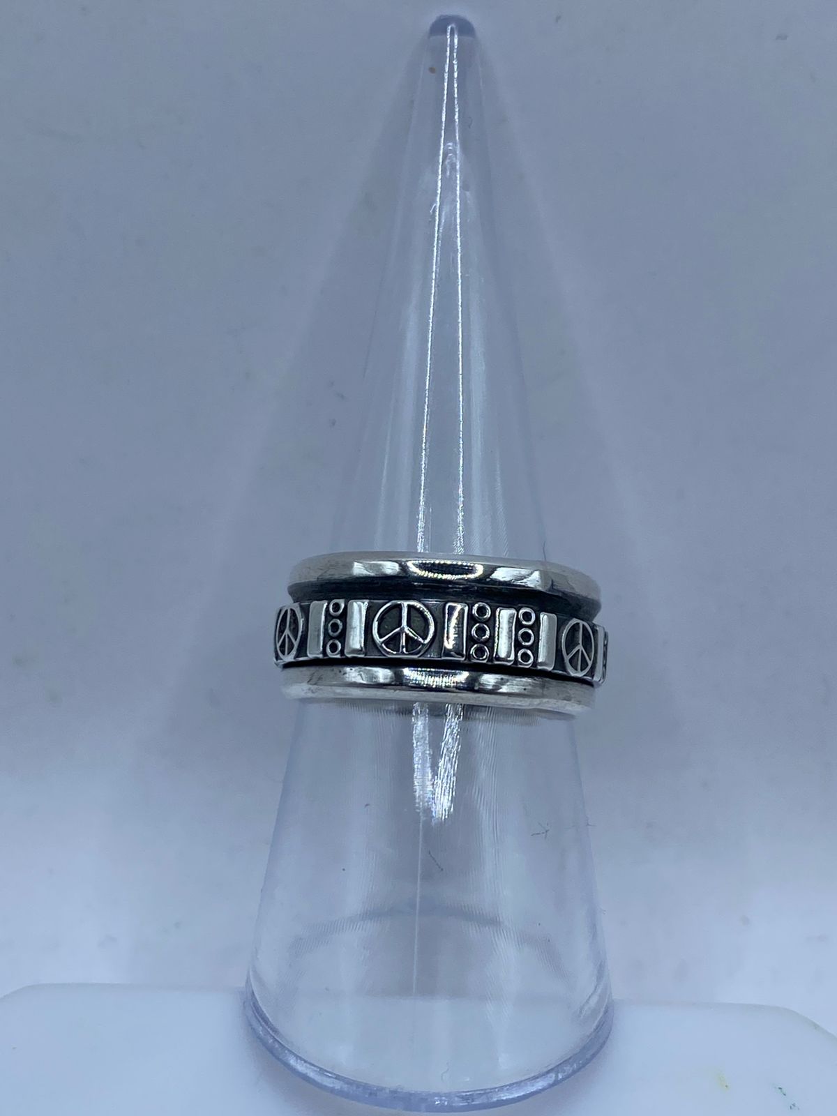 Anillo Giratorio de Plata 925 con Símbolos de Paz — vista lateral