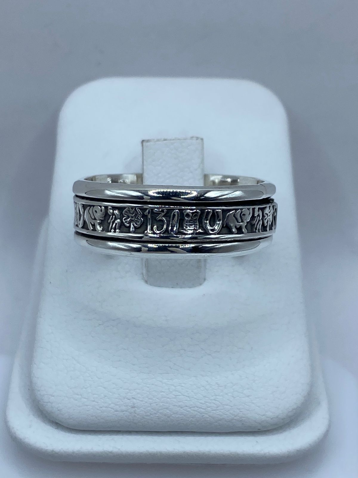 Anillo Giratorio de Plata 925 con Símbolos de la Suerte, vista frontal