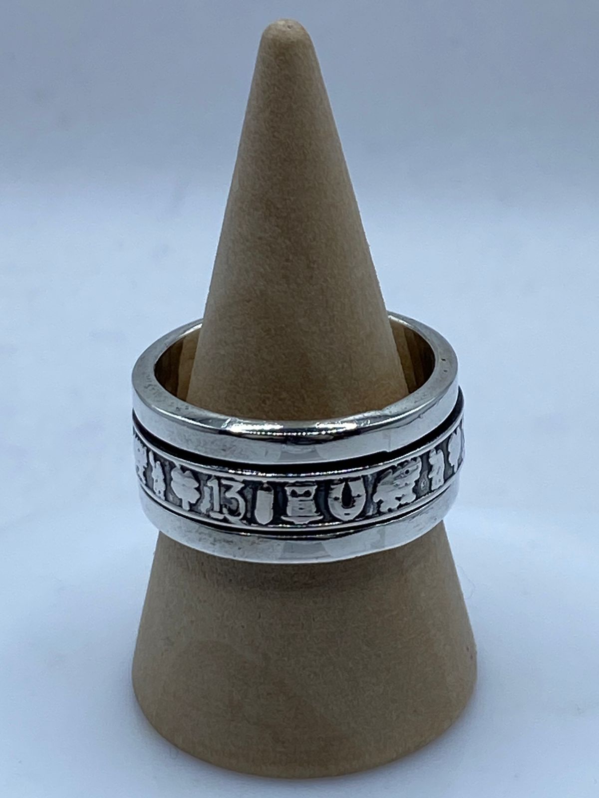 Anillo Giratorio de Plata 925 con Símbolos de la Suerte, vista superior