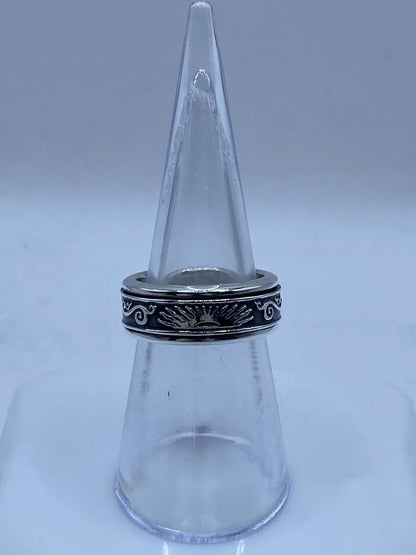 Anillo Giratorio de Plata 925 con Sol Central y Diseño Tribal, vista frontal