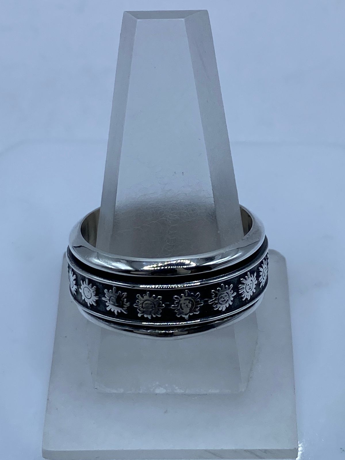 Anillo Giratorio de Plata 925 con Soles Ancestrales, vista frontal