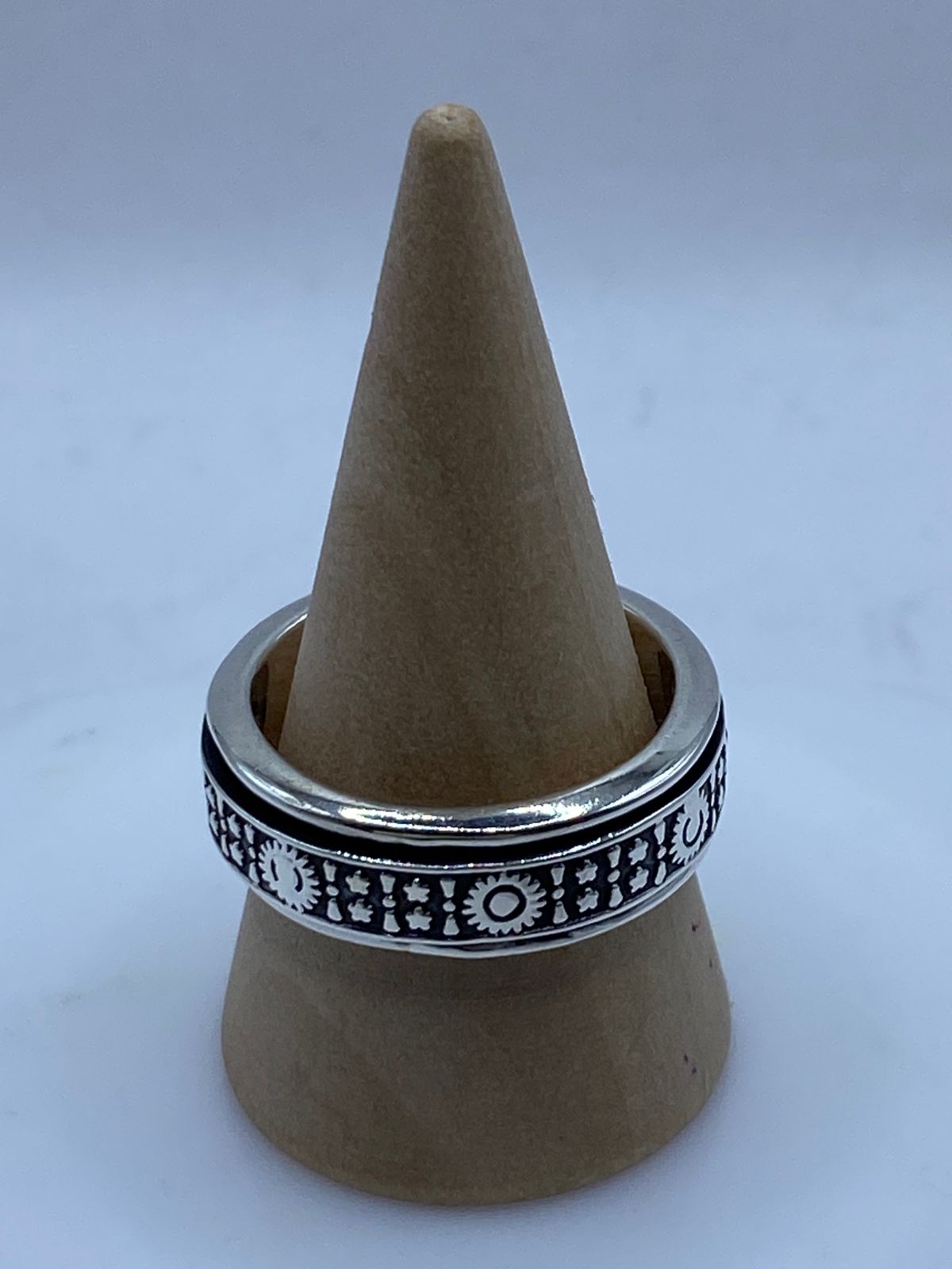 Anillo Giratorio de Plata 925 con Soles y Estrellas, vista frontal
