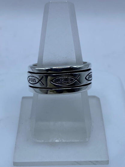 Anillo Giratorio de Plata .925 “Jesús” con Símbolo Ichthys, vista frontal