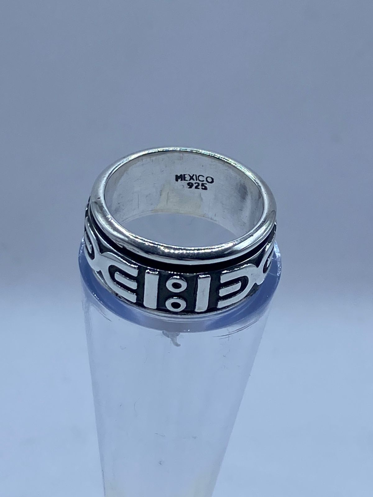 Anillo Giratorio de Plata 925 con Diseño Geométrico Abstracto, vista de detalle