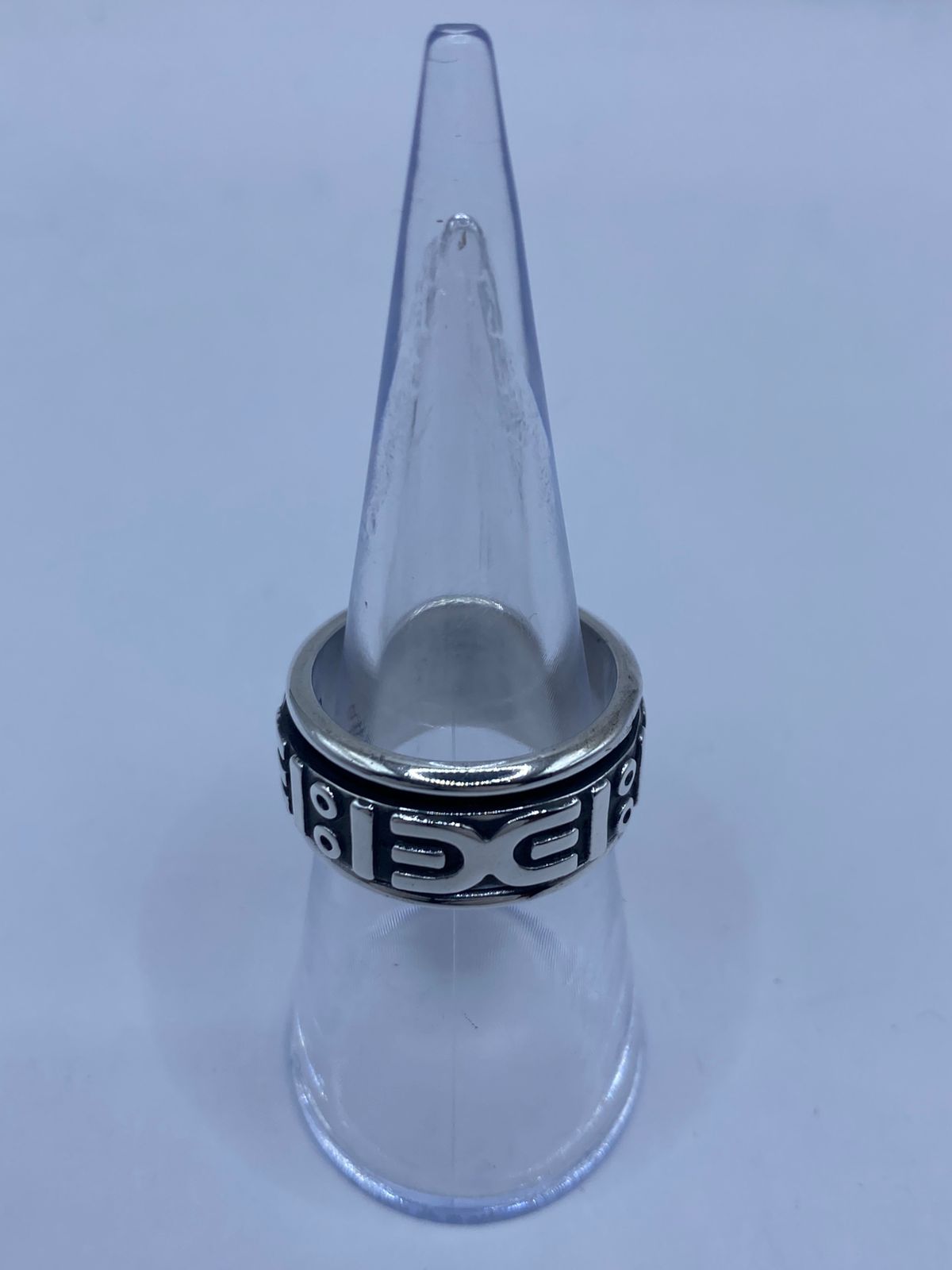 Anillo Giratorio de Plata 925 con Diseño Geométrico Abstracto, vista frontal
