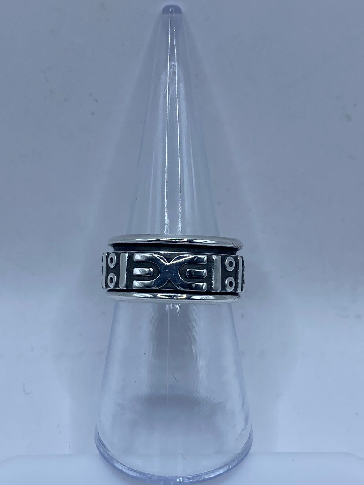 Anillo Giratorio de Plata 925 con Diseño Geométrico Abstracto, vista lateral