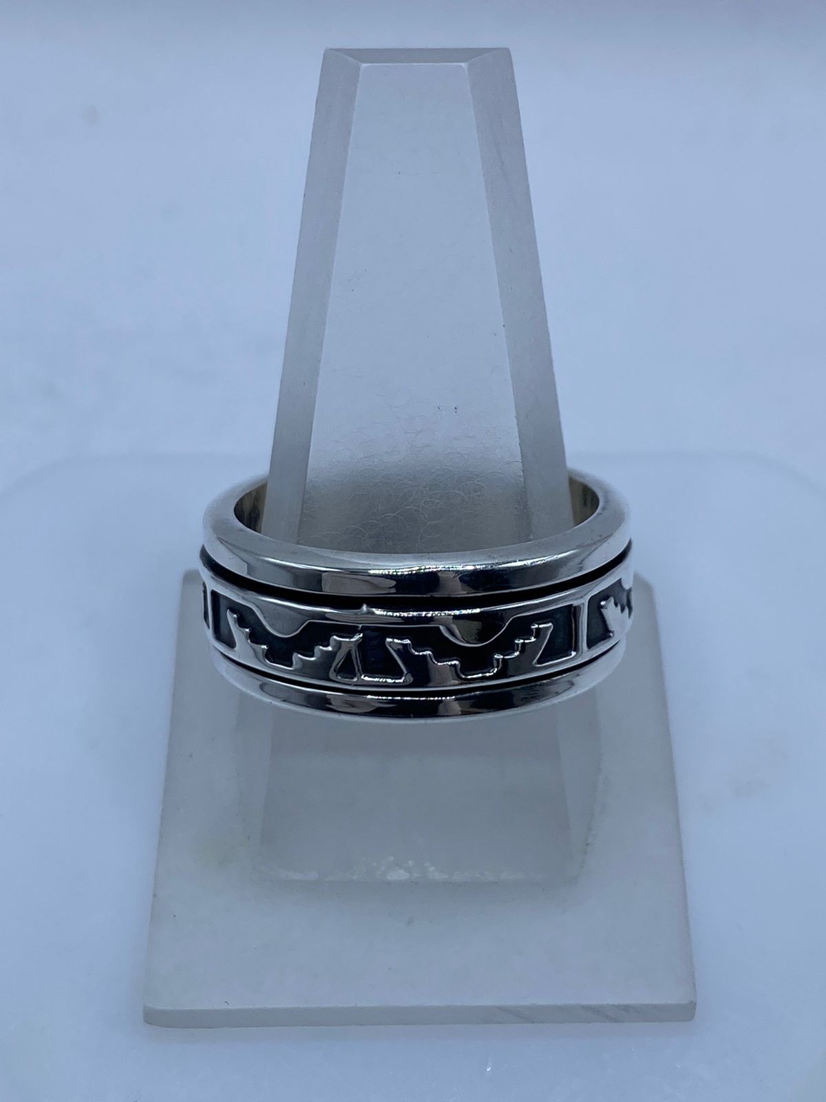 Anillo Giratorio de Plata 925 con Diseño Tribal Calado, vista frontal
