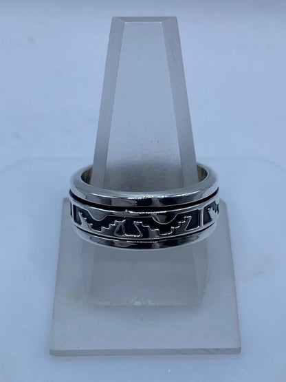Anillo Giratorio de Plata 925 con Diseño Tribal Calado, vista frontal