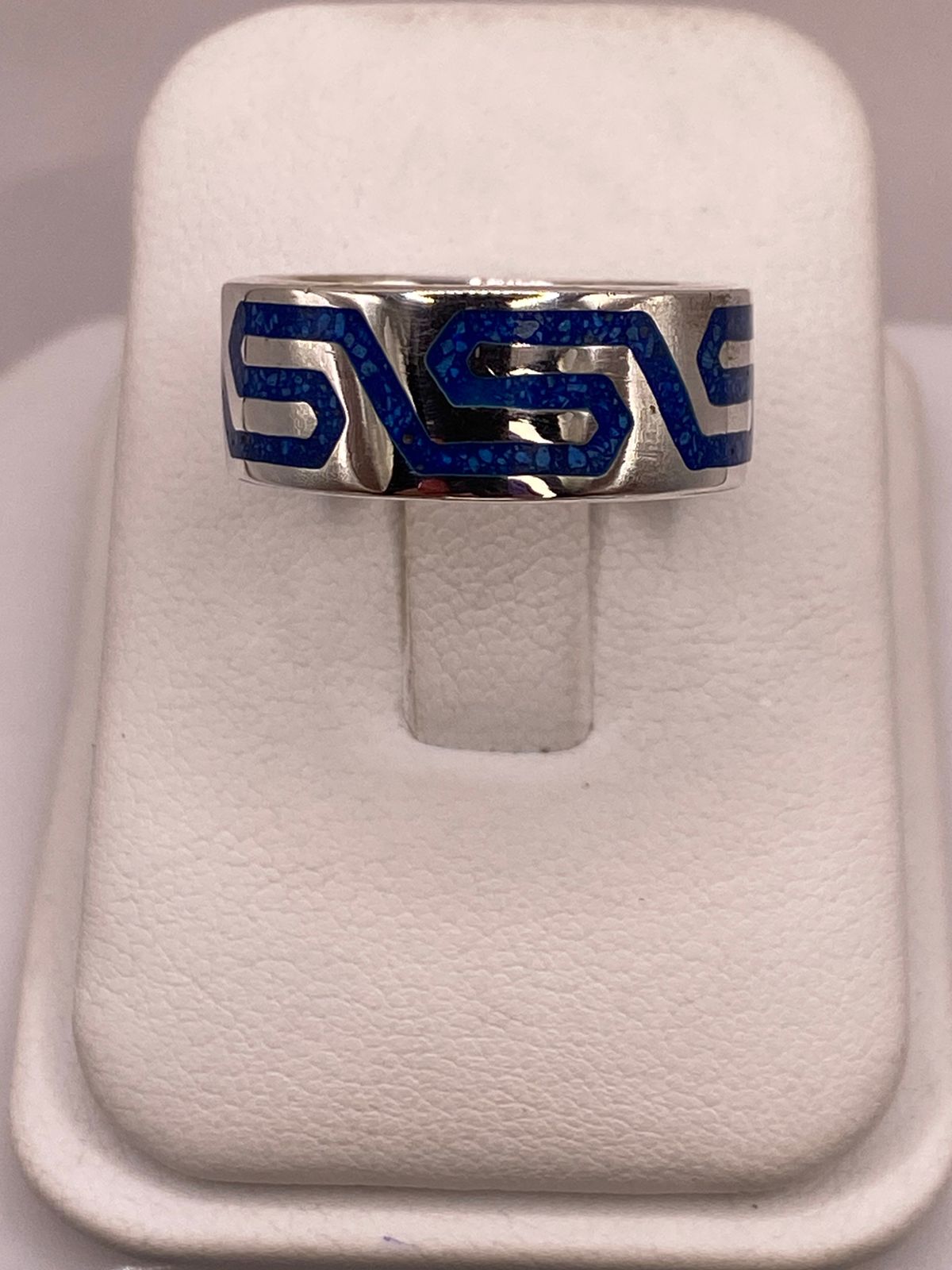 Anillo Greca Azul de Plata .925 con Incrustaciones — ángulo diagonal