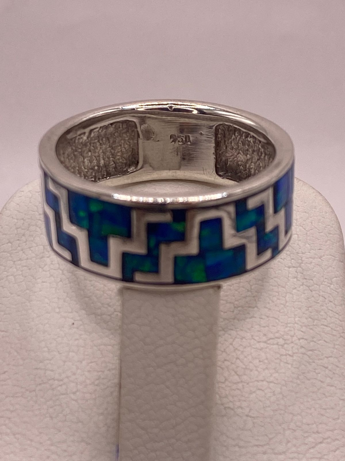 Anillo Greca Geometrica Continua con Ópalo de Fuego en Plata .950, sello de autenticidad Plata Ley .925