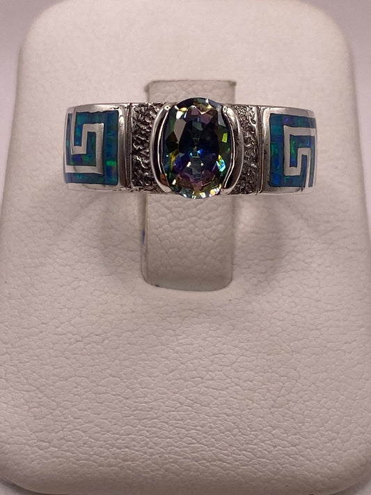 Anillo Greca Geométrica con Ópalo de Fuego y Zirconia en Plata .950 en báscula mostrando peso