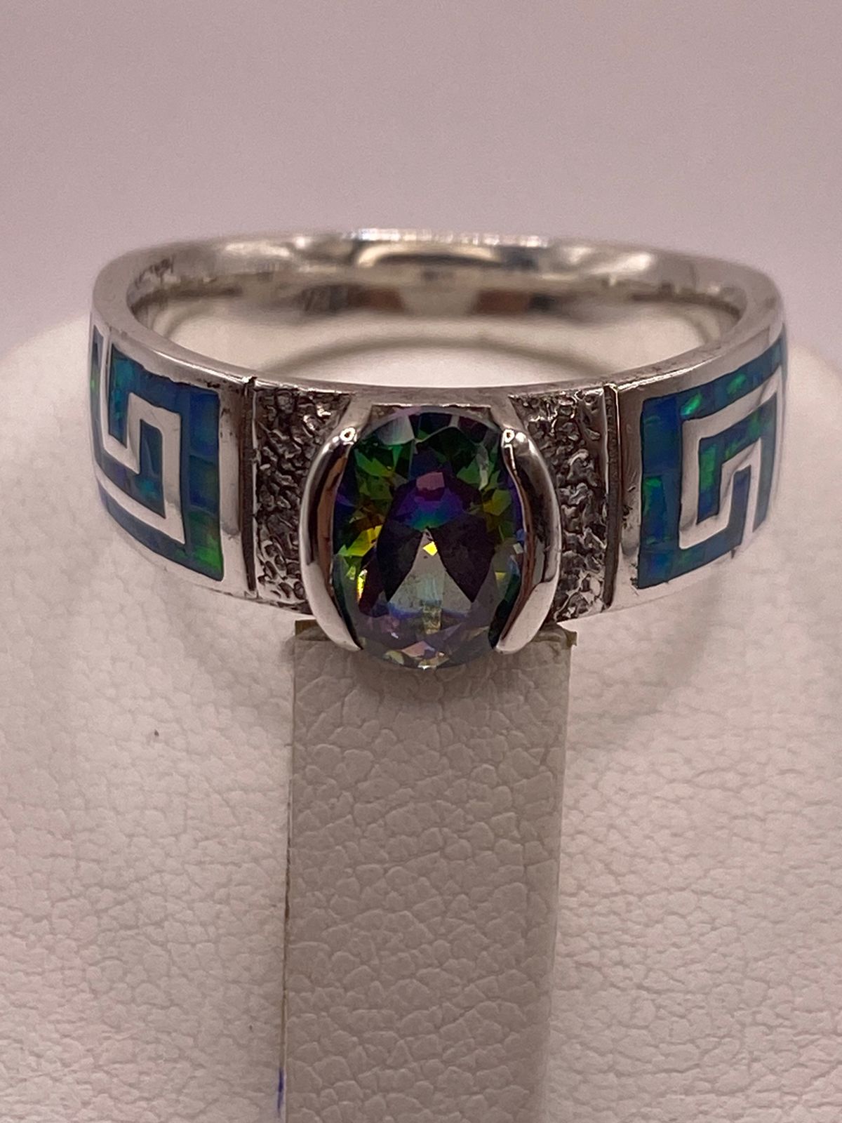 Anillo Greca Geométrica con Ópalo de Fuego y Zirconia en Plata .950, vista superior
