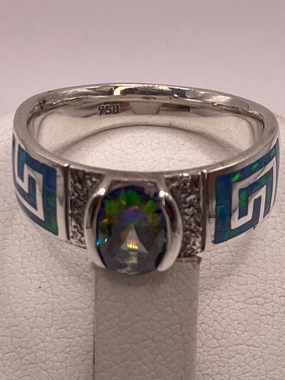 Anillo Greca Geométrica con Ópalo de Fuego y Zirconia en Plata .950, sello de autenticidad Plata Ley .925