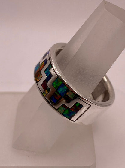 Anillo de Greca Geométrica con Ópalo de Fuego Multicolor en Plata .950, vista superior